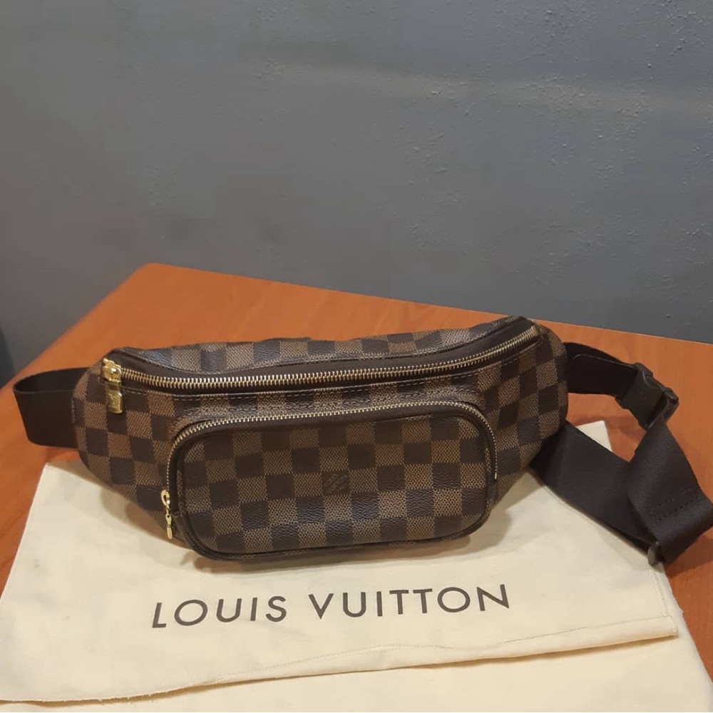 Louis Vuitton Melville bumbag in Damier Ebene.